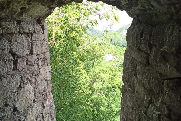 Prevét - pohled ven z hradu